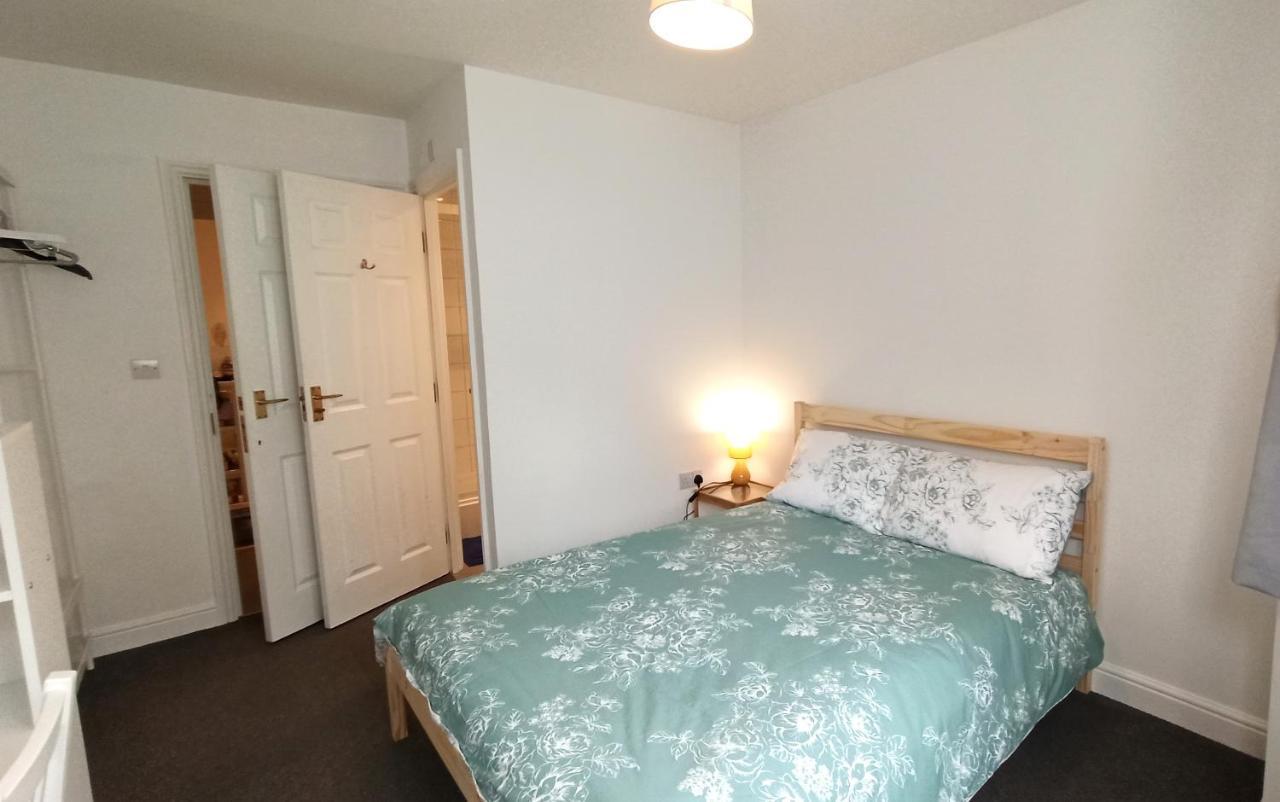 Bright, Chilled Ensuite Db In A Shared Flat! Privatunterkunft London